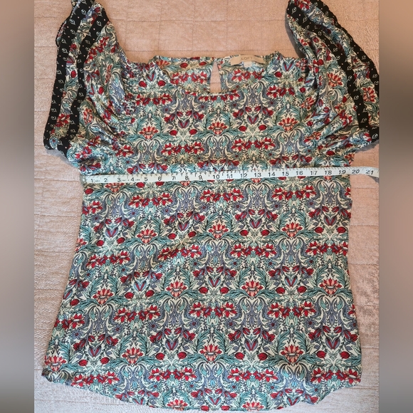 LOFT Multi-Color Flutter Sleeve Blouse - Picture 4 of 9